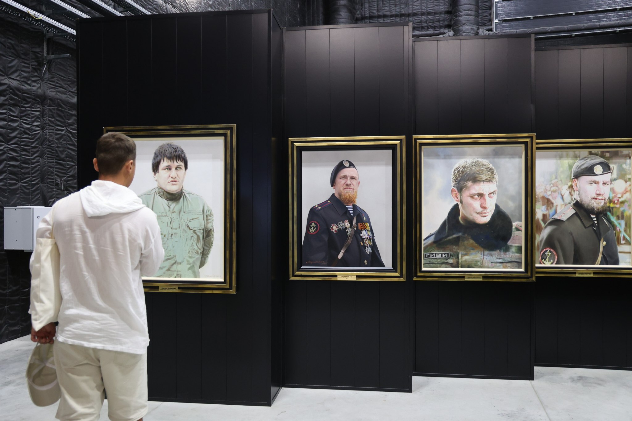 На Фестивале «Таврида.АРТ» в Крыму представлены экспозиции, посвящённые СВО и 80-летию Победы