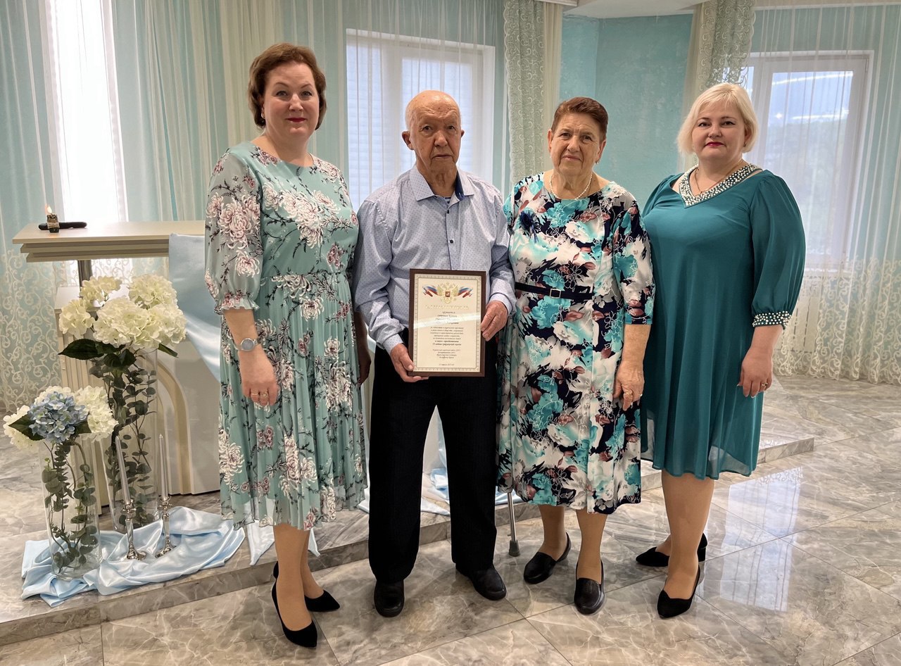 Бесконечная история любви: пара из Керчи отметила 55-летний юбилей брака и поделилась секретом семейного счастья