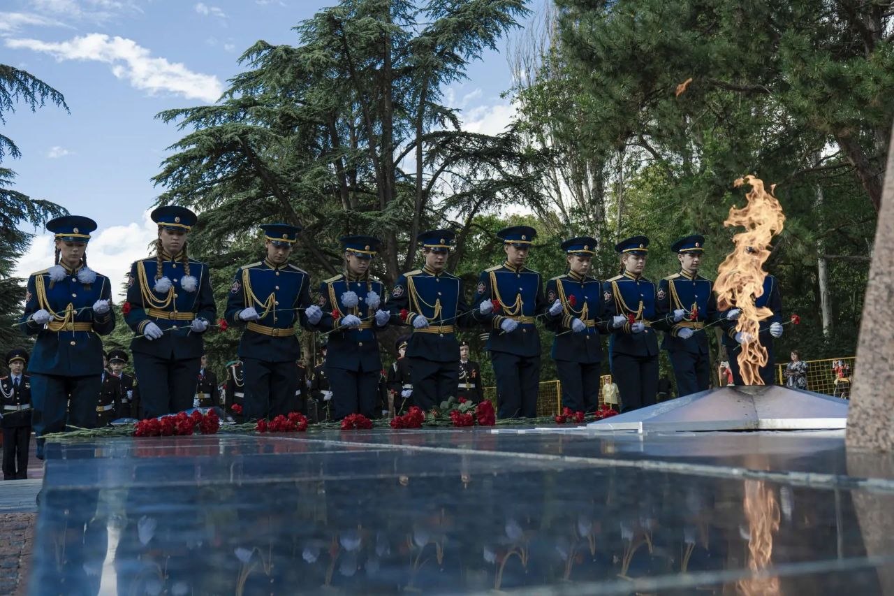 В Симферополе открыли осеннюю «Вахту Памяти поколений — Пост № 1»