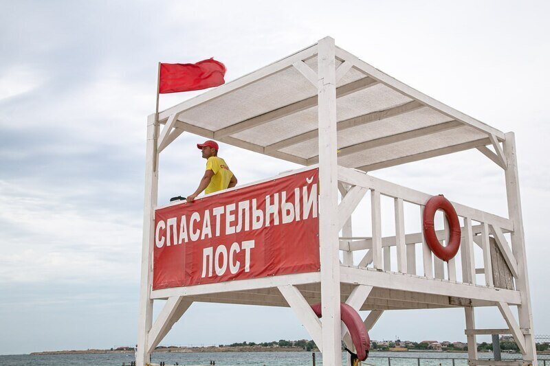 В Феодосии спасли утопающего мужчину