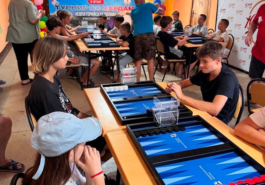 Турниры по коротким и длинным нардам для детей и взрослых прошли в Евпатории