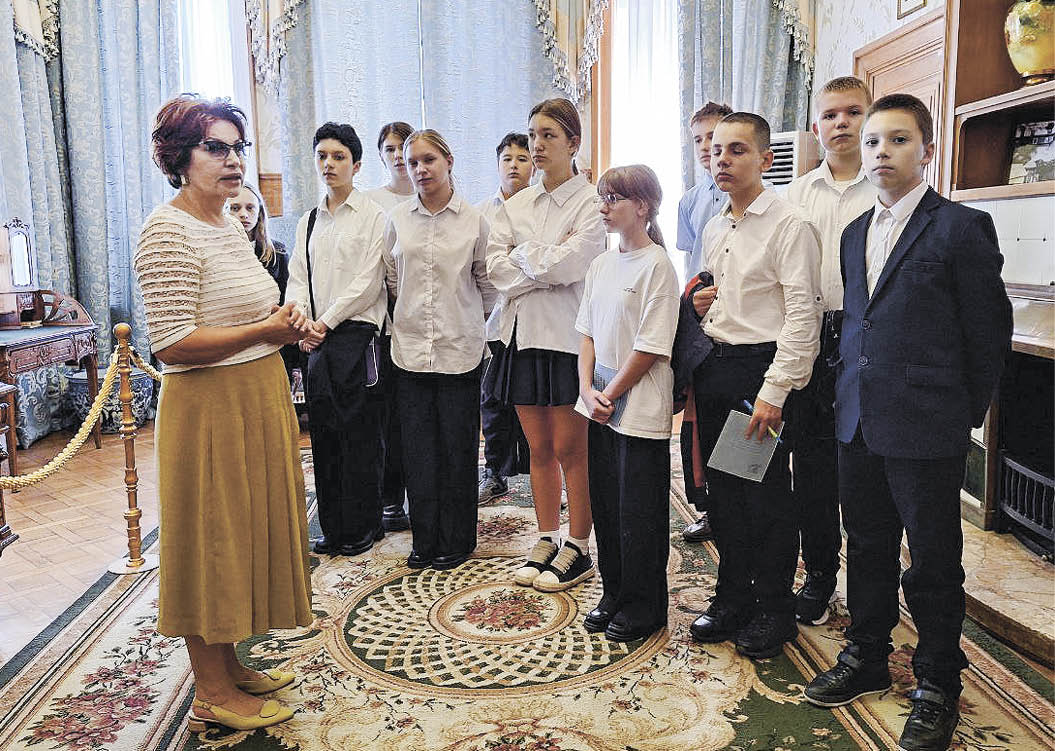 В Ливадийском дворце готовят юных экскурсоводов