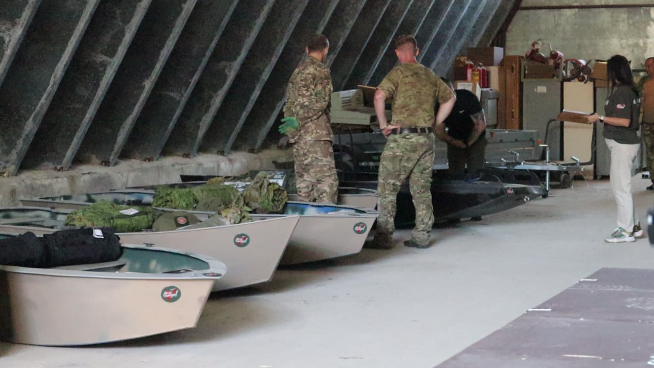 Крымским бойцам на Курском направлении передали лодки