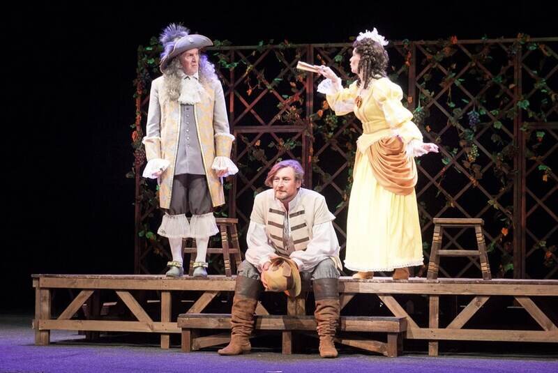 «Большие гастроли»: какие спектакли покажут в Ялтинском театре имени А. П. Чехова