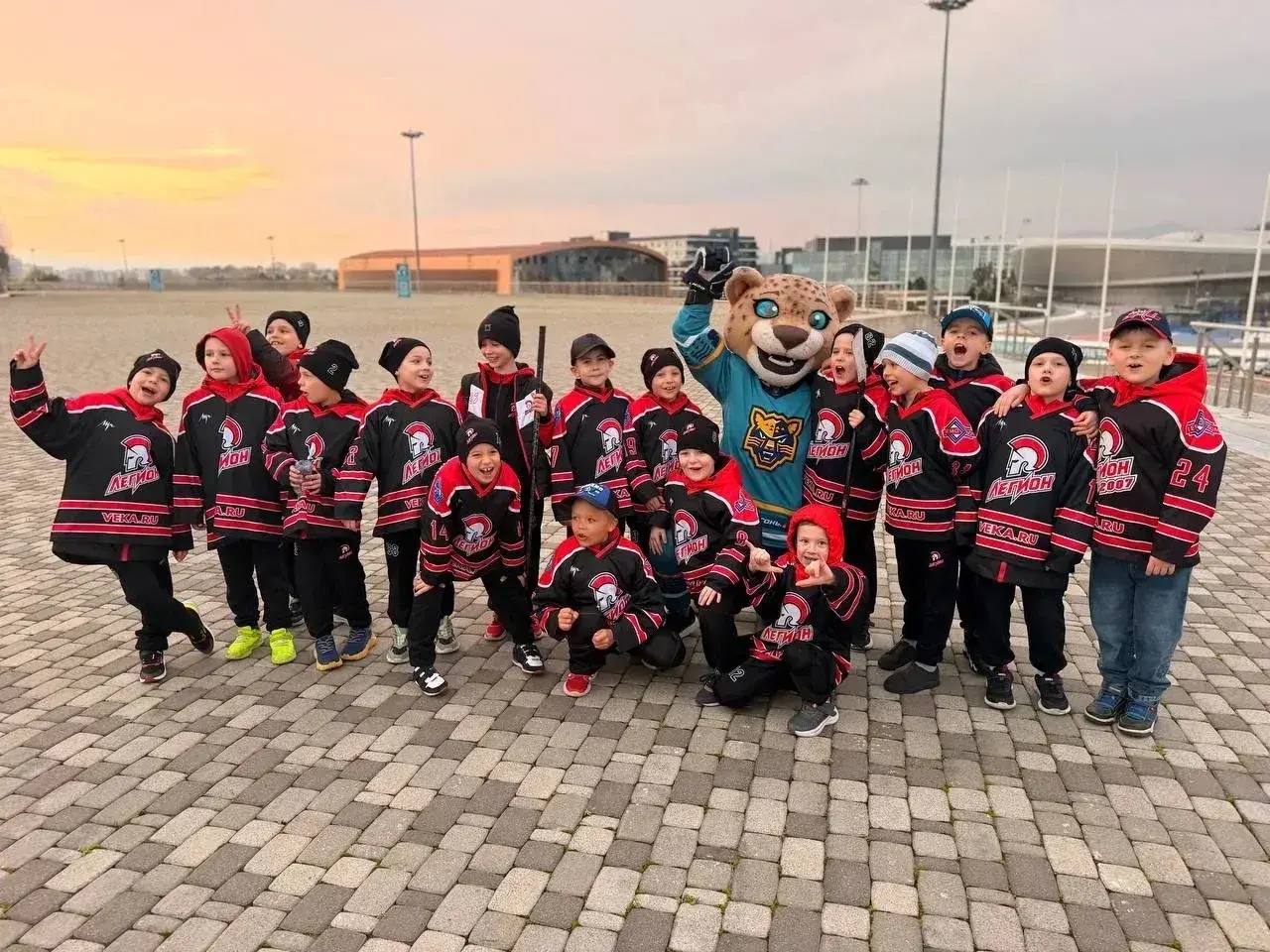 Исторический выход: команда юных хоккеистов из Симферополя вошла в плей-офф международного турнира в Сочи