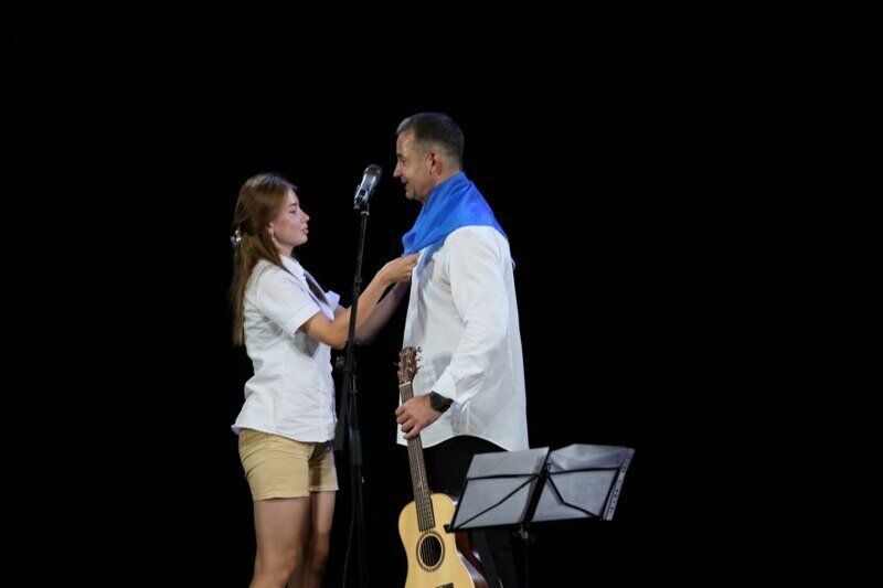 Дмитрий Певцов выступил в Артеке - фоторепортаж