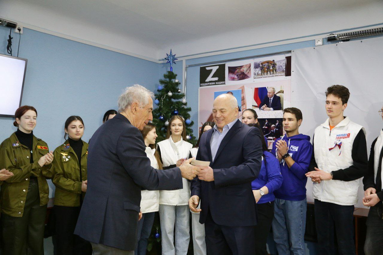 В Крыму вручили удостоверения доверенным лицам кандидата в президенты РФ Владимира Путина