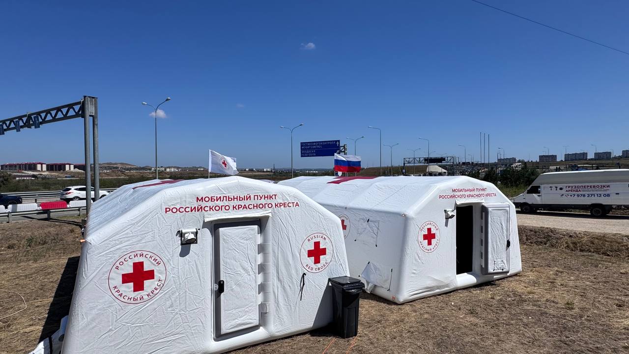 На автоподходах к Крымскому мосту организованы пункты оказания помощи автотуристам