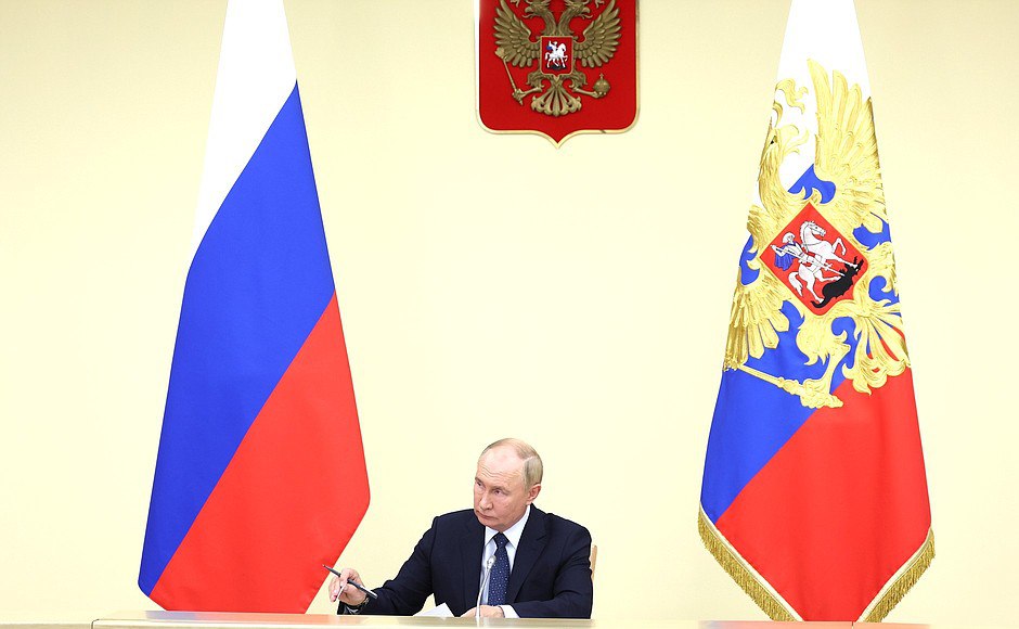 Владимир Путин подписал закон о бюджете на ближайшие три года