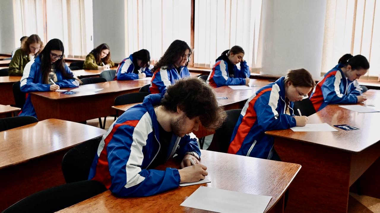 Студотряды Крыма организовали молодежную почту для поздравления бойцов СВО с Днём защитника Отечества