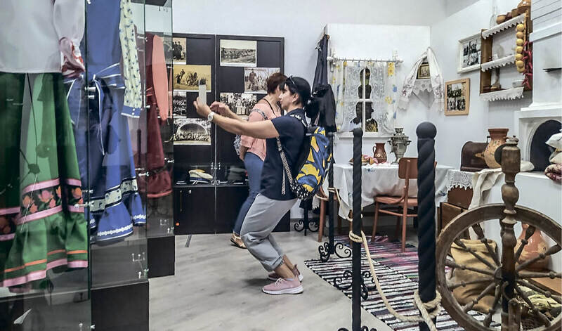 В Евпатории открылась выставка «Слава богу, что мы казаки!»