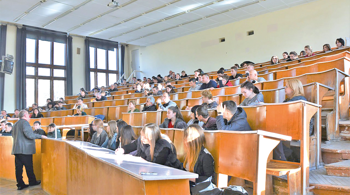 Отсрочка для айтишников, банковские карты для подростков и вузы для участников СВО: законы августа