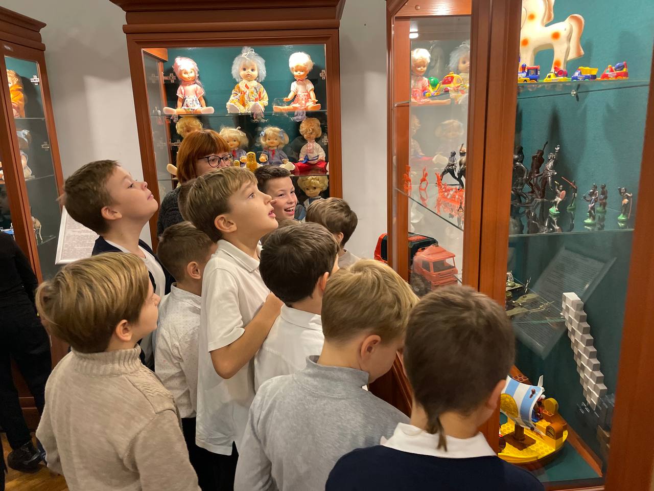 На выставке в Ялте представили раритетные китайские, французские и советские игрушки