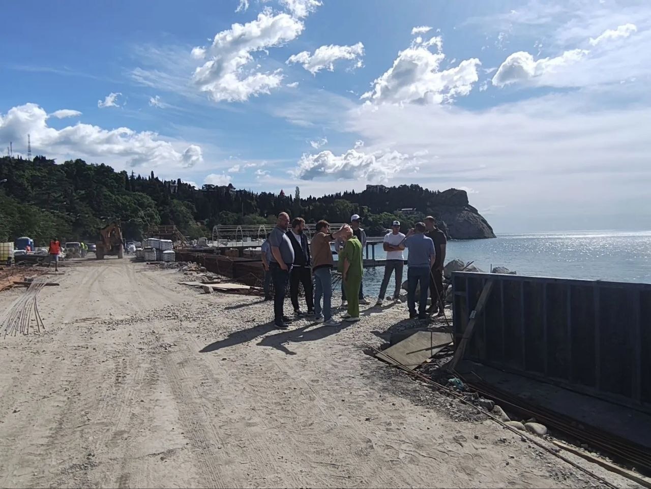Ремонт берегоукрепительных сооружений набережной в Алуште идёт с отставанием от графика 