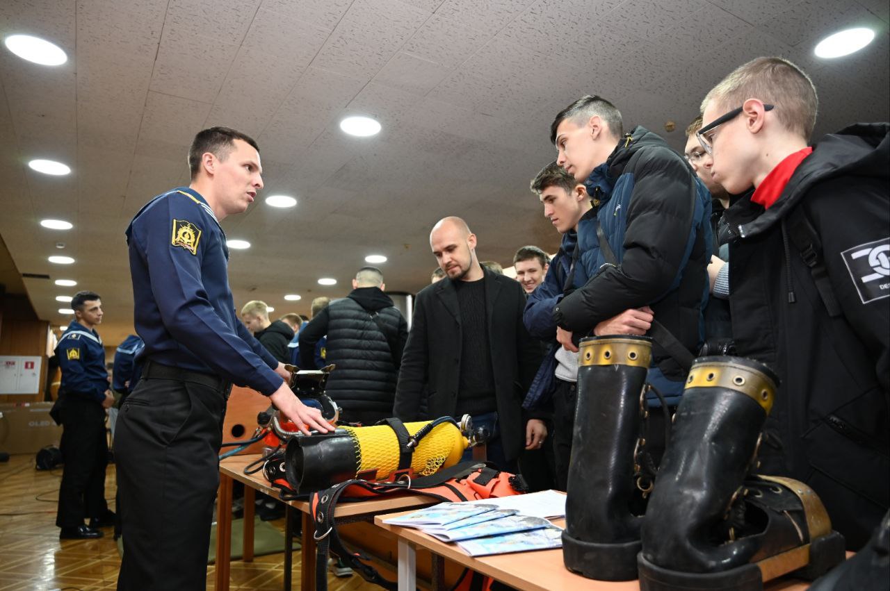 «Есть такая профессия – Родину защищать»: крымской молодёжи рассказали, как поступить на военную службу