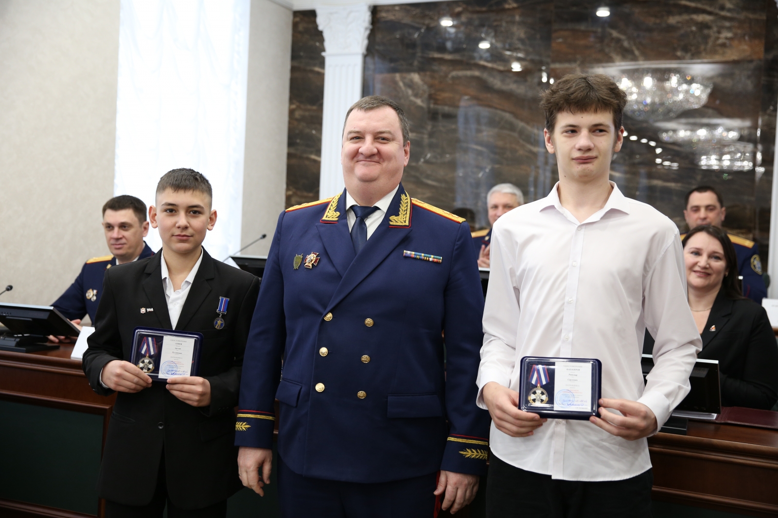 В Крыму наградили школьников, спасших пенсионерку от изнасилования