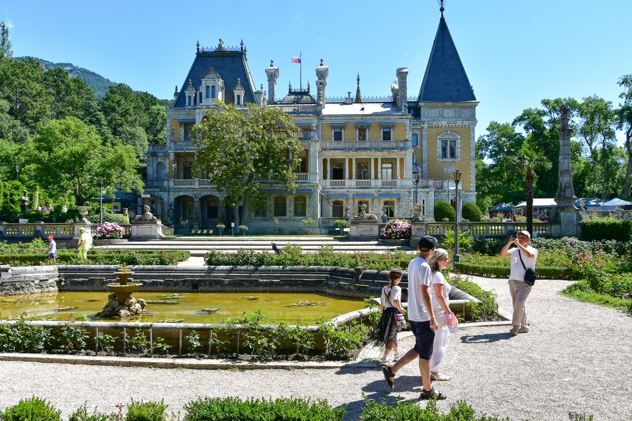 Восстановление скульптур и камень габбро-диабаз: как благоустраивают крымские дворцы