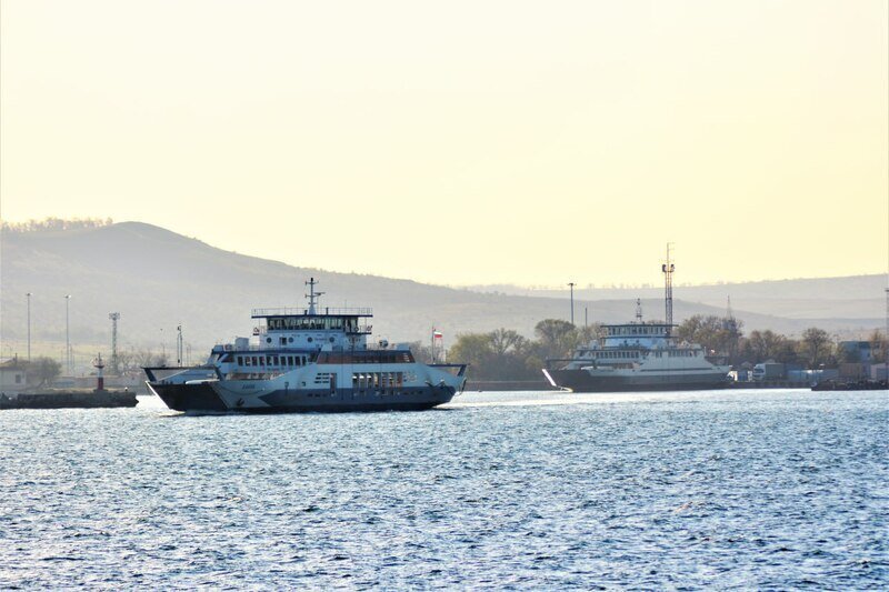 В Крыму собрали более 226 тонн загрязнëнного мазутом песка