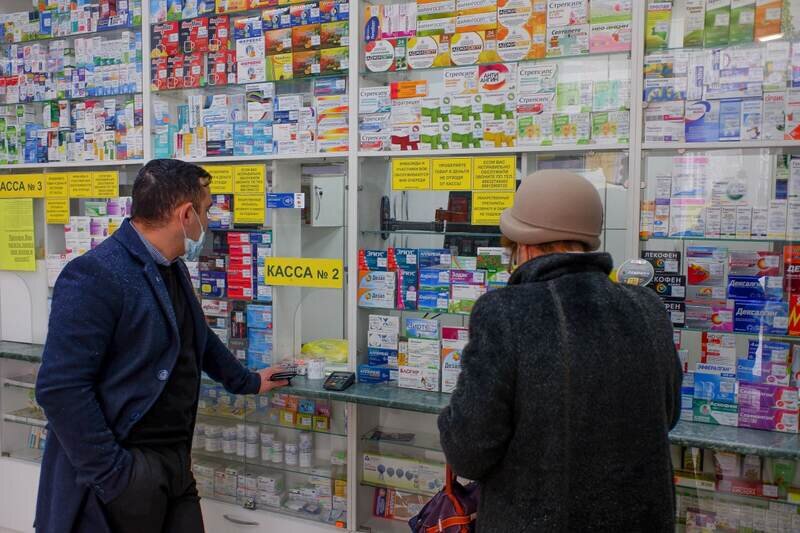 Фармацевт рассказала, как правильно выбирать лекарства и что скрывается за их названиями 