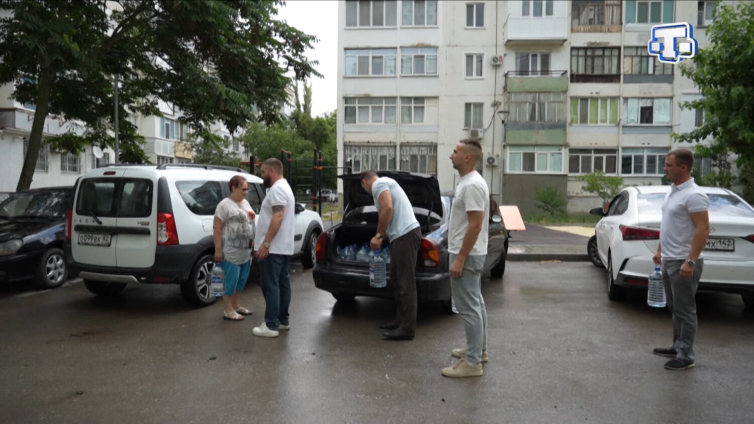 Жители Красноперекопска и окрестных сёл помогают друг другу с водой, едой и связью