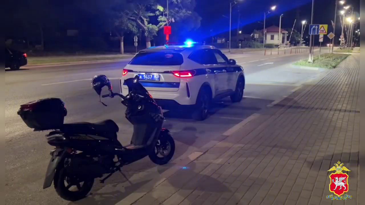 Мопедист из Евпатории поплатился за езду в ночное время
