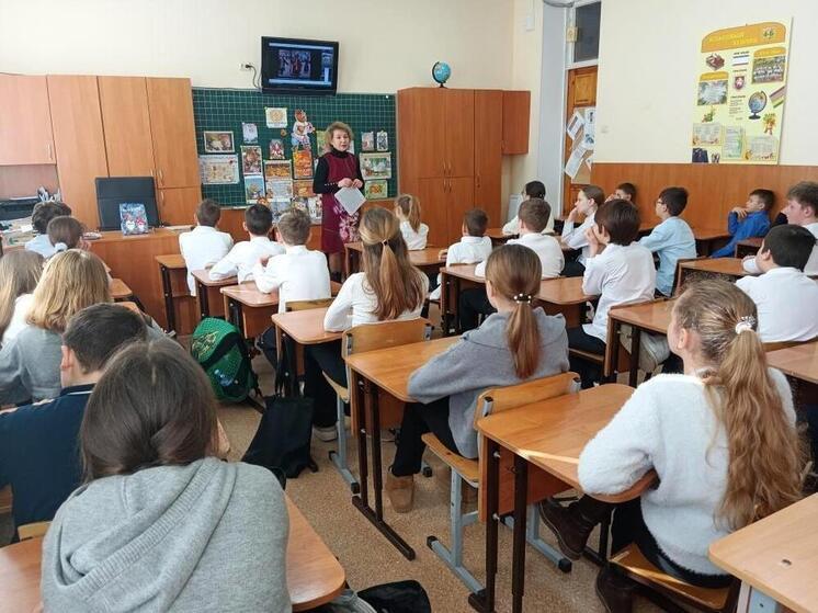 Симферопольским гимназистам рассказали о традициях празднования Масленицы