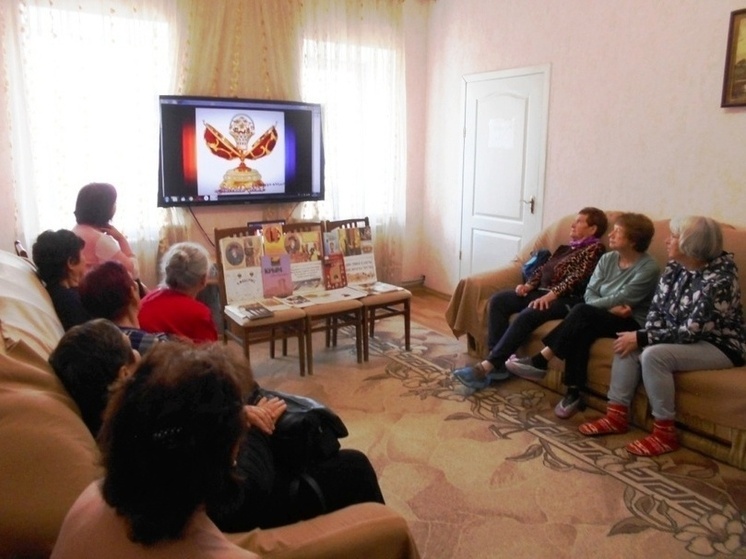 Симферопольским пенсионерам показали яйца Фаберже