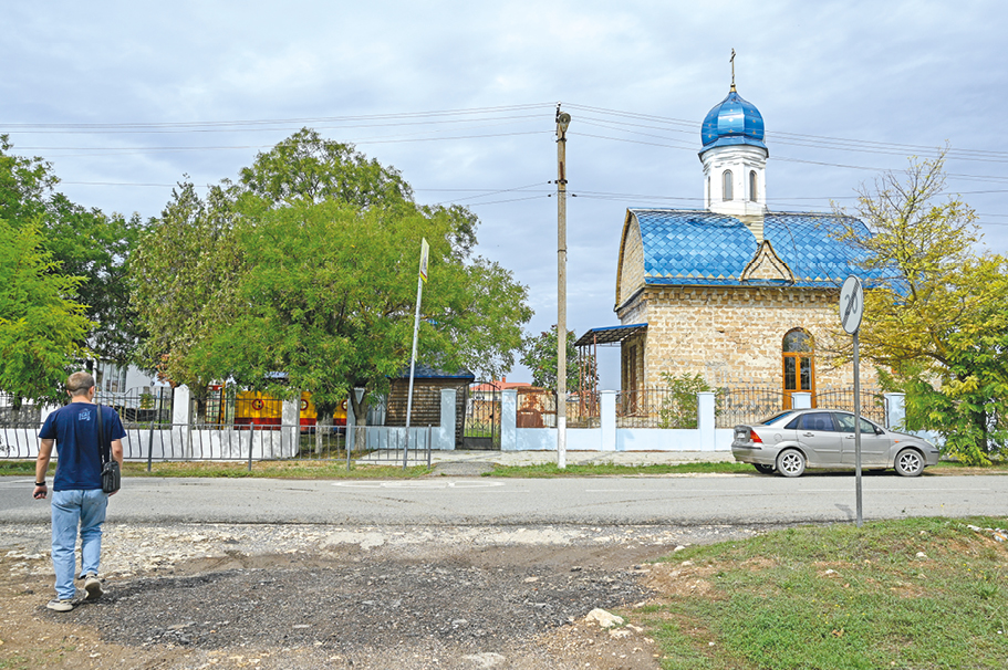 В ожидании перемен: чему радуются и на что жалуются жители Окунёвки Черноморского района