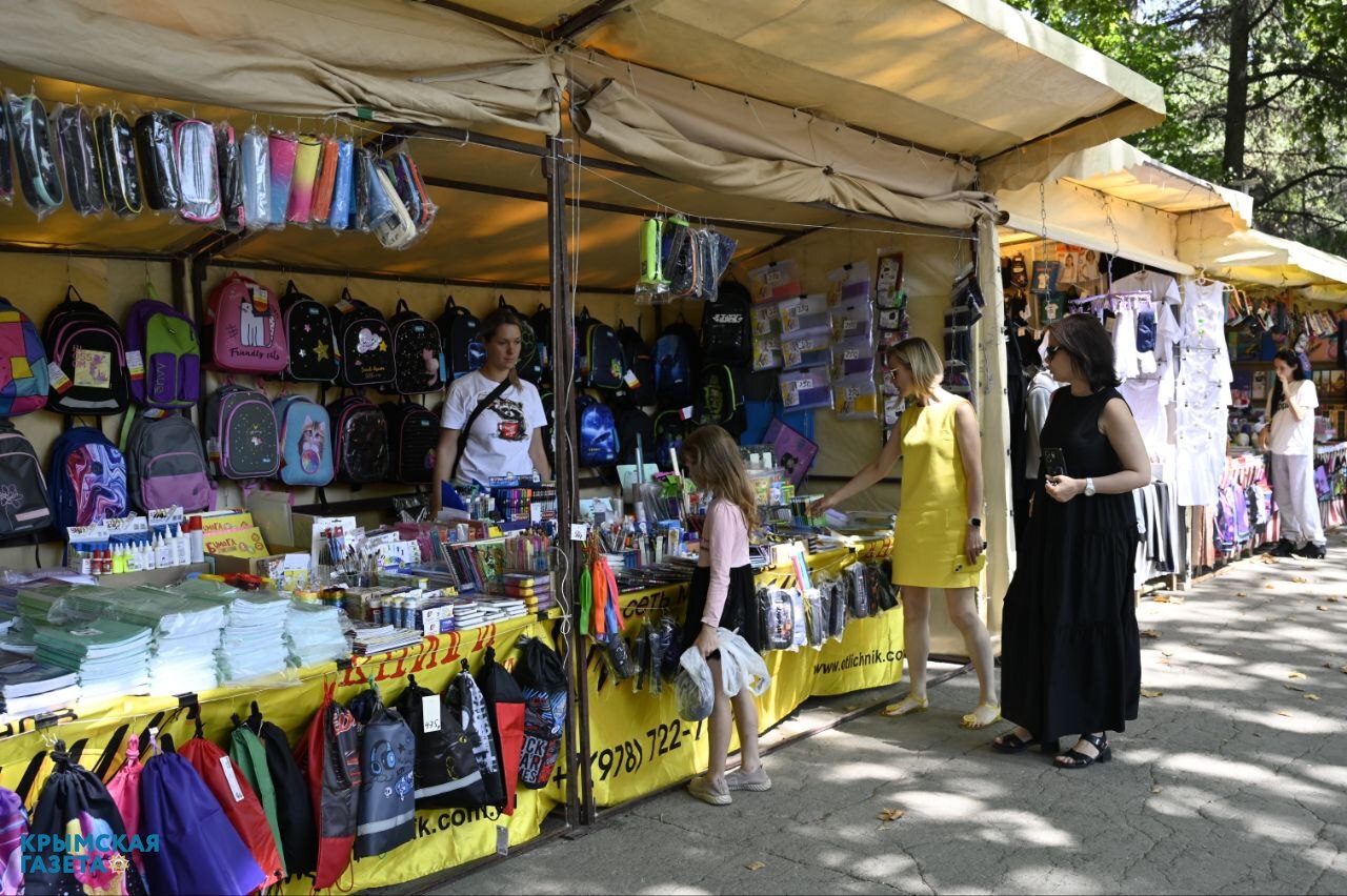 В Симферополе открылась школьная ярмарка