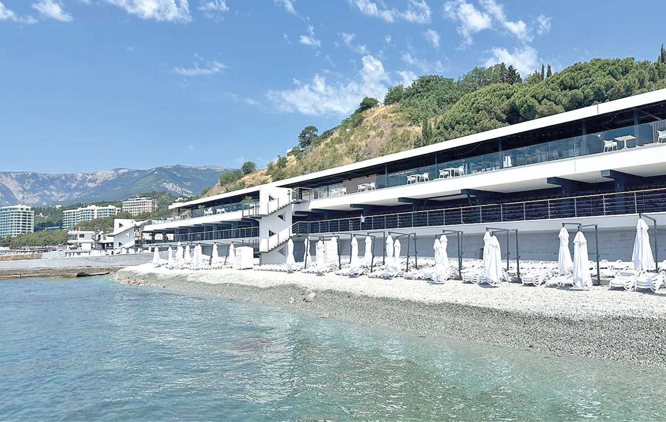 В Ялте реанимировали ещё одну большую пляжную территорию