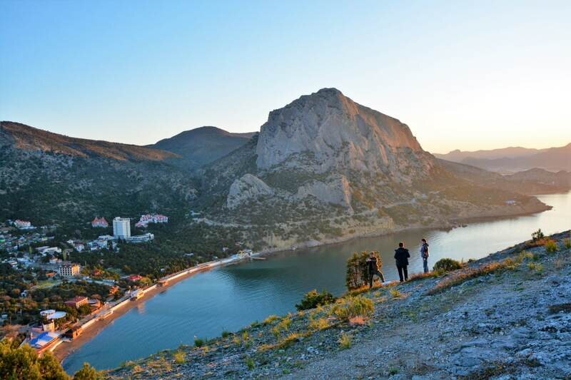 «Комендантский час» в Крыму, пророссийский Louis Vuitton и маразм от первой леди Украины: информационный хит-парад