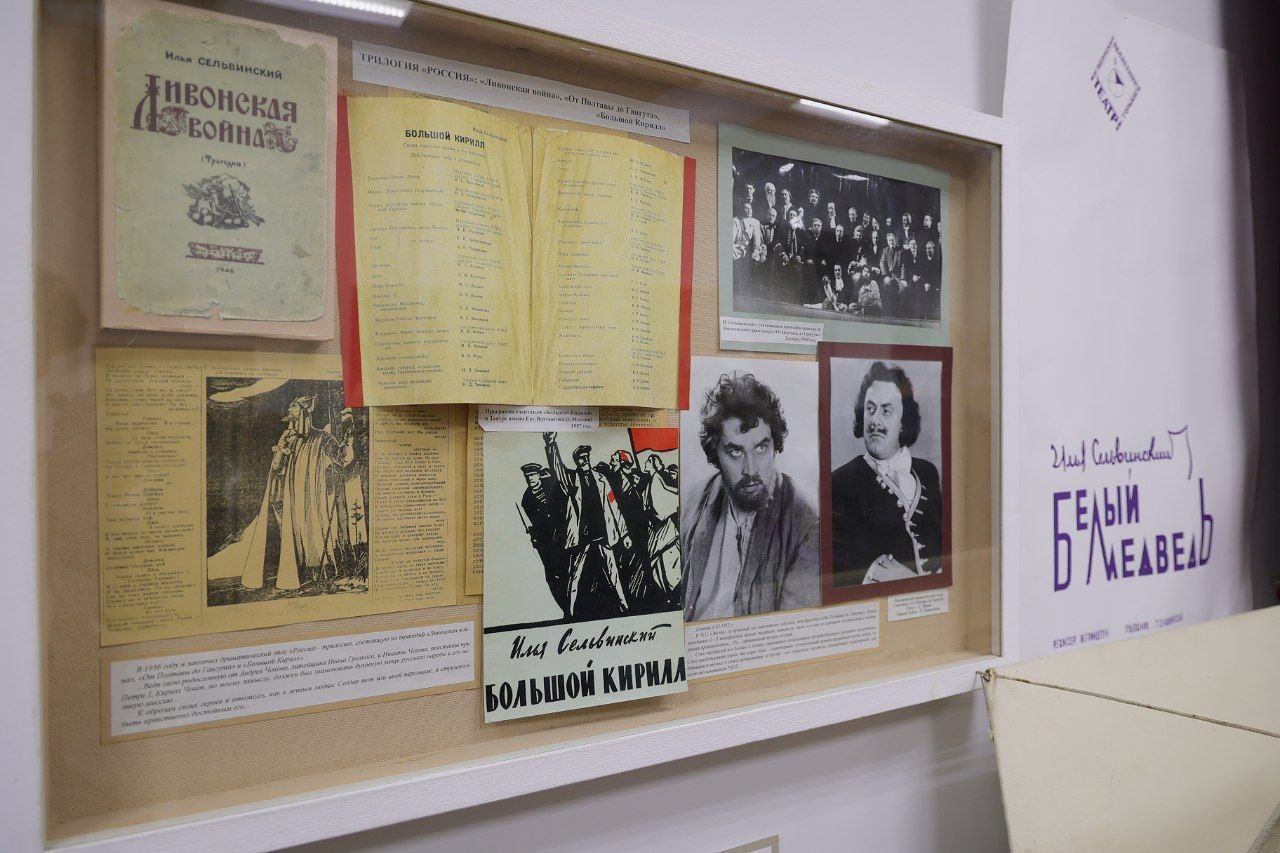 Ко дню рождения поэта Ильи Сельвинского в Симферополе открыли две выставки