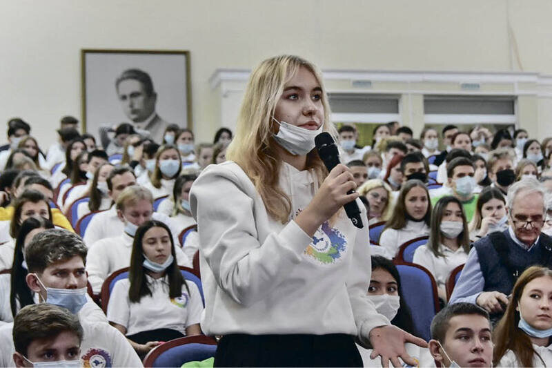 Школьники предложили организовать новогодние концерты для солдат СВО