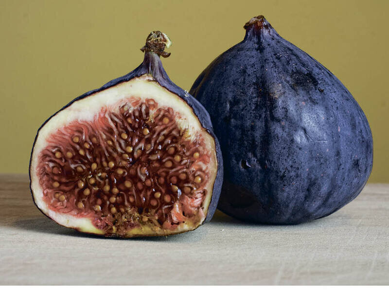 Ни фрукт, ни ягода, ни овощ: почему инжир называют противоречивым продуктом