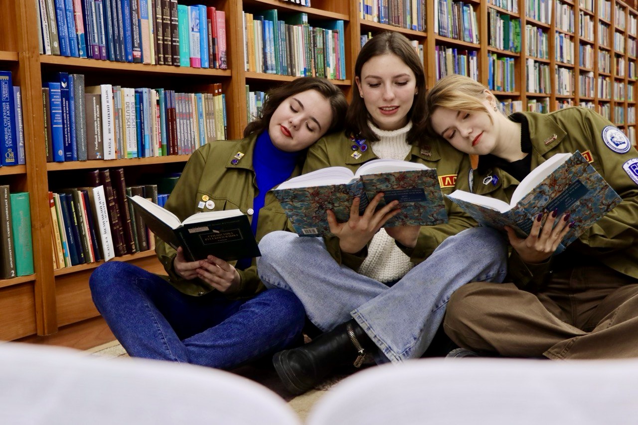 Студотряды Крыма собирают книги для библиотек детских домов