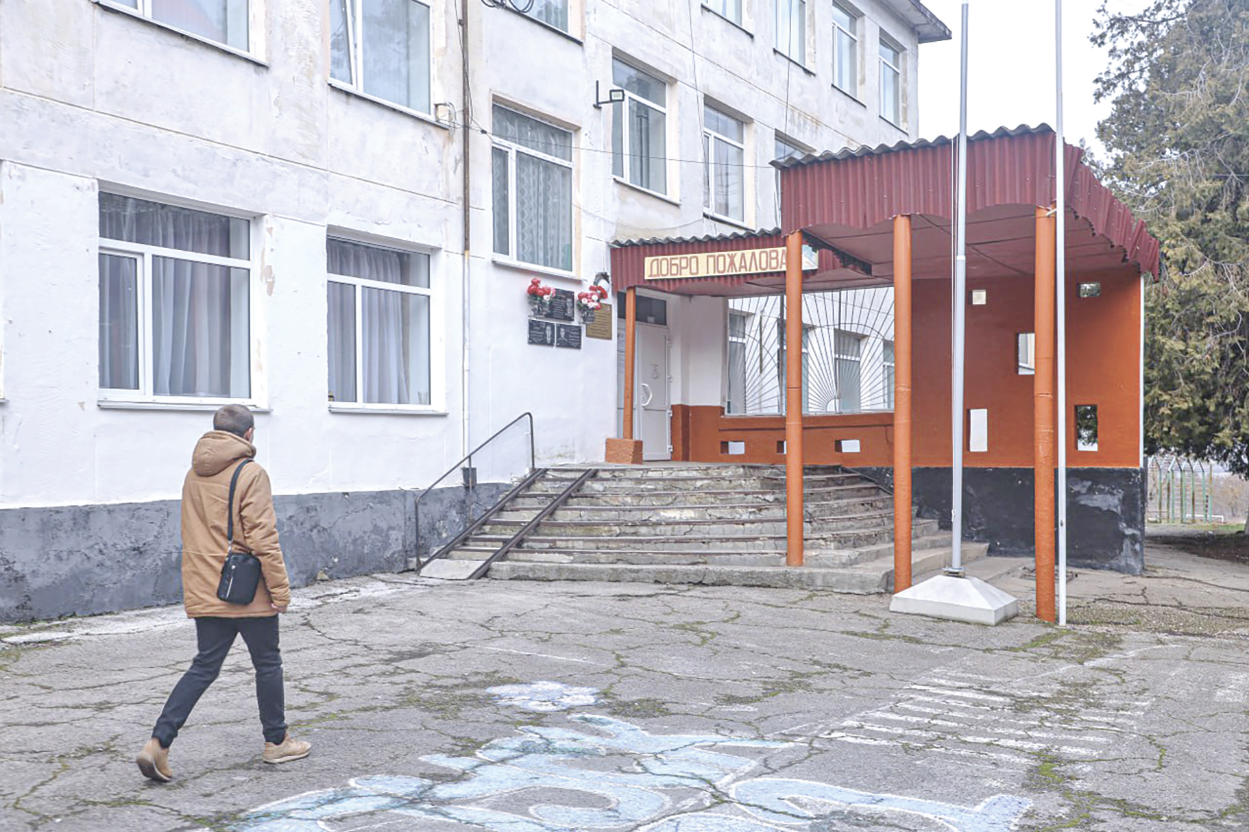 Без ветров, но и без света: чему радуются и на что жалуются жители Курского Белогорского района