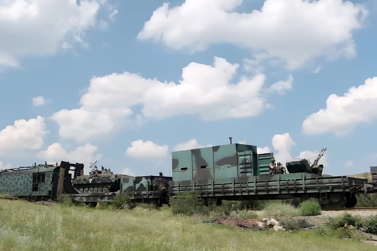 Стальные войска: Аксёнов поздравил воинов-железнодорожников с профессиональным праздником