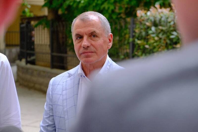 Константинов предложил перейти на однопартийную систему