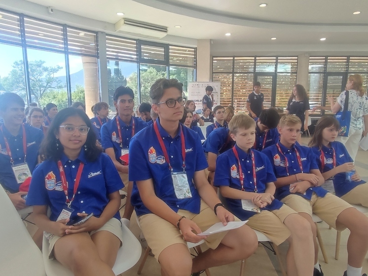 Школьники из 67 стран в Крыму написали обращение в ООН