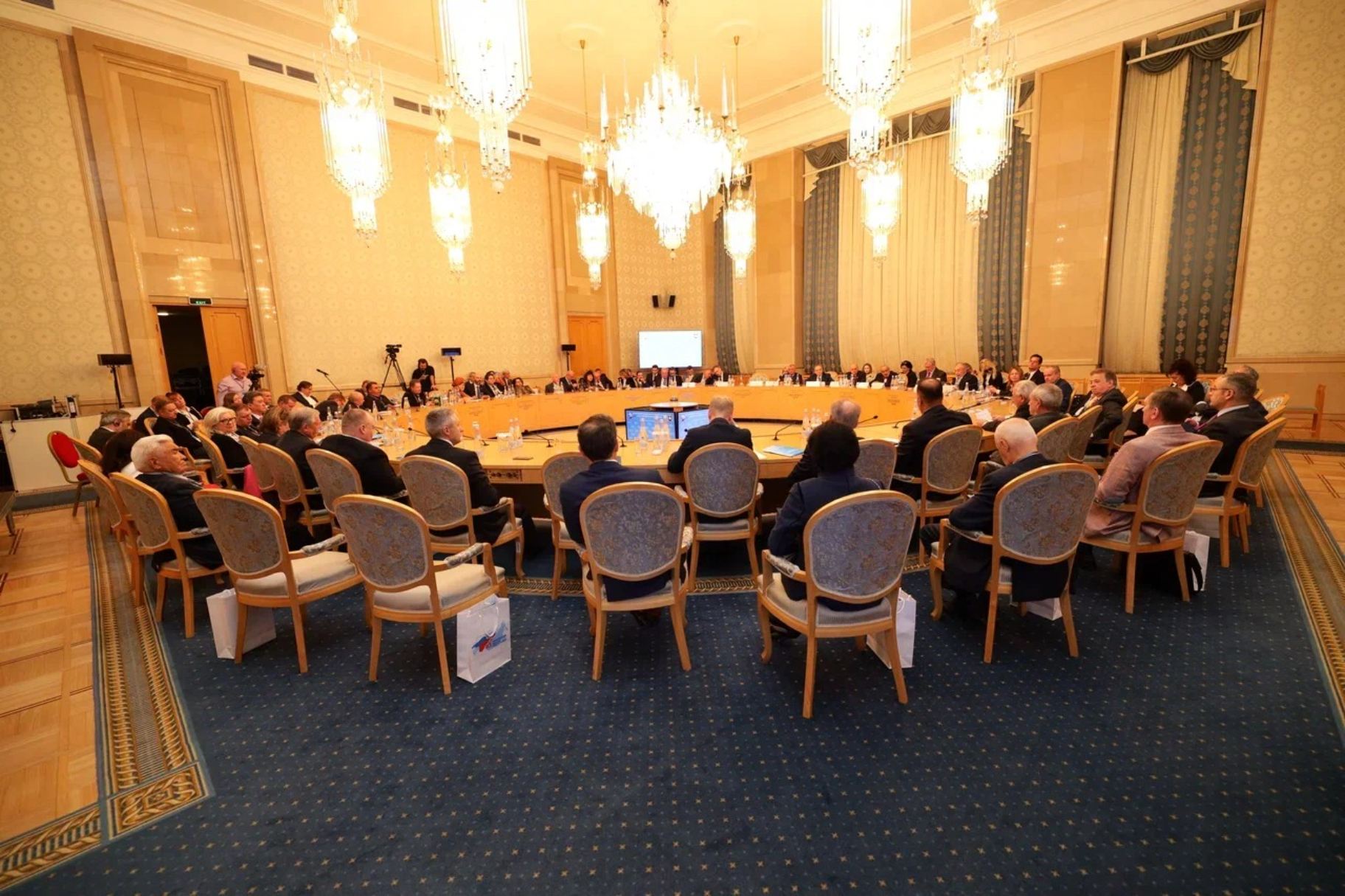 Аксёнов: на ЯМЭФ собирается большой круг друзей Крыма, которые рассказывают соотечественникам правду о нашем полуострове