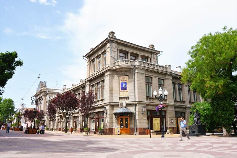 Заигрались: куда движется Крымский академический русский драмтеатр им. Горького