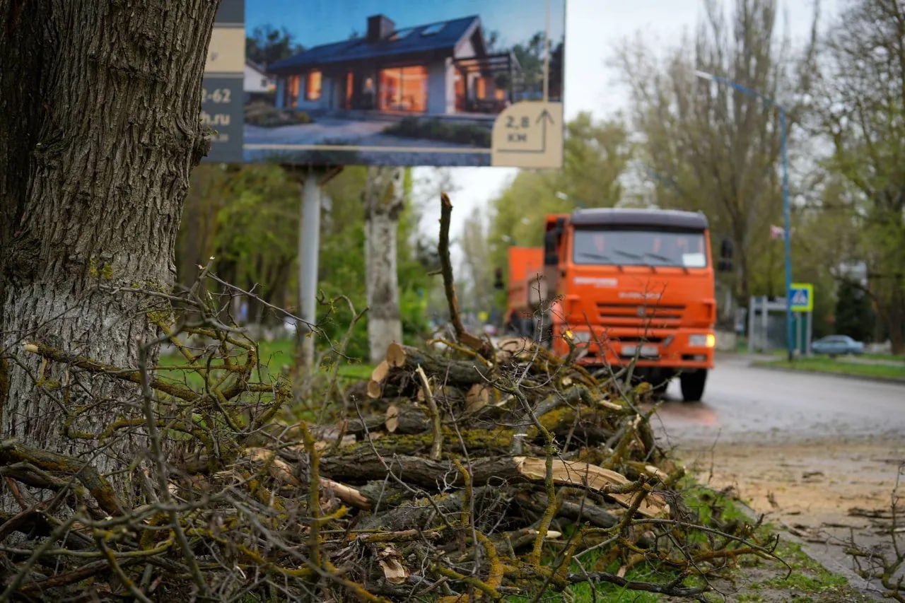 В Керчи ликвидируют последствия шторма