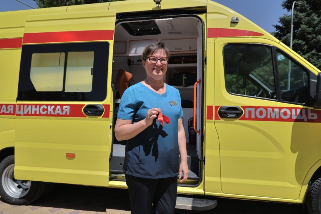 Меценаты подарили республиканской детской больнице реанимобиль для новорождённых