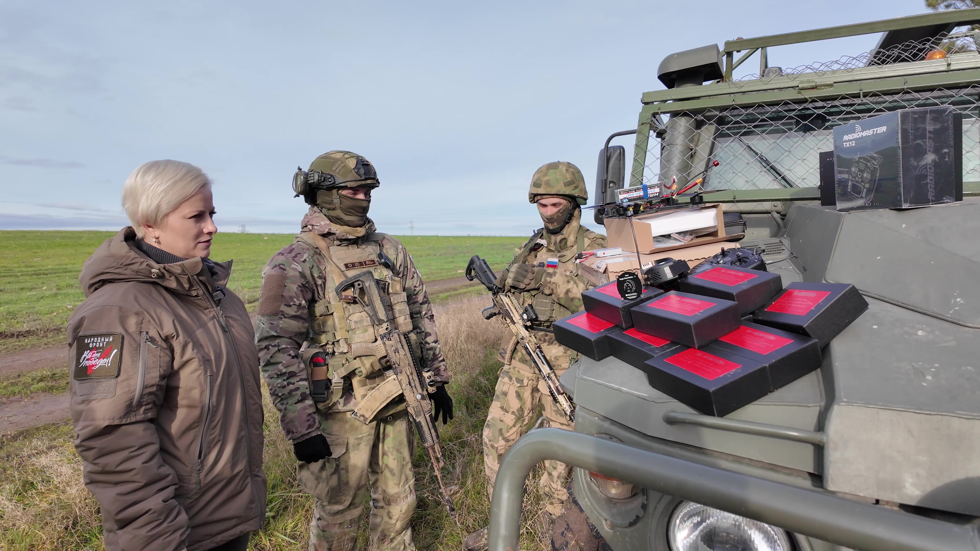 Из Крыма бойцам в зону СВО передали систему для бесперебойной защиты спутниковой связи