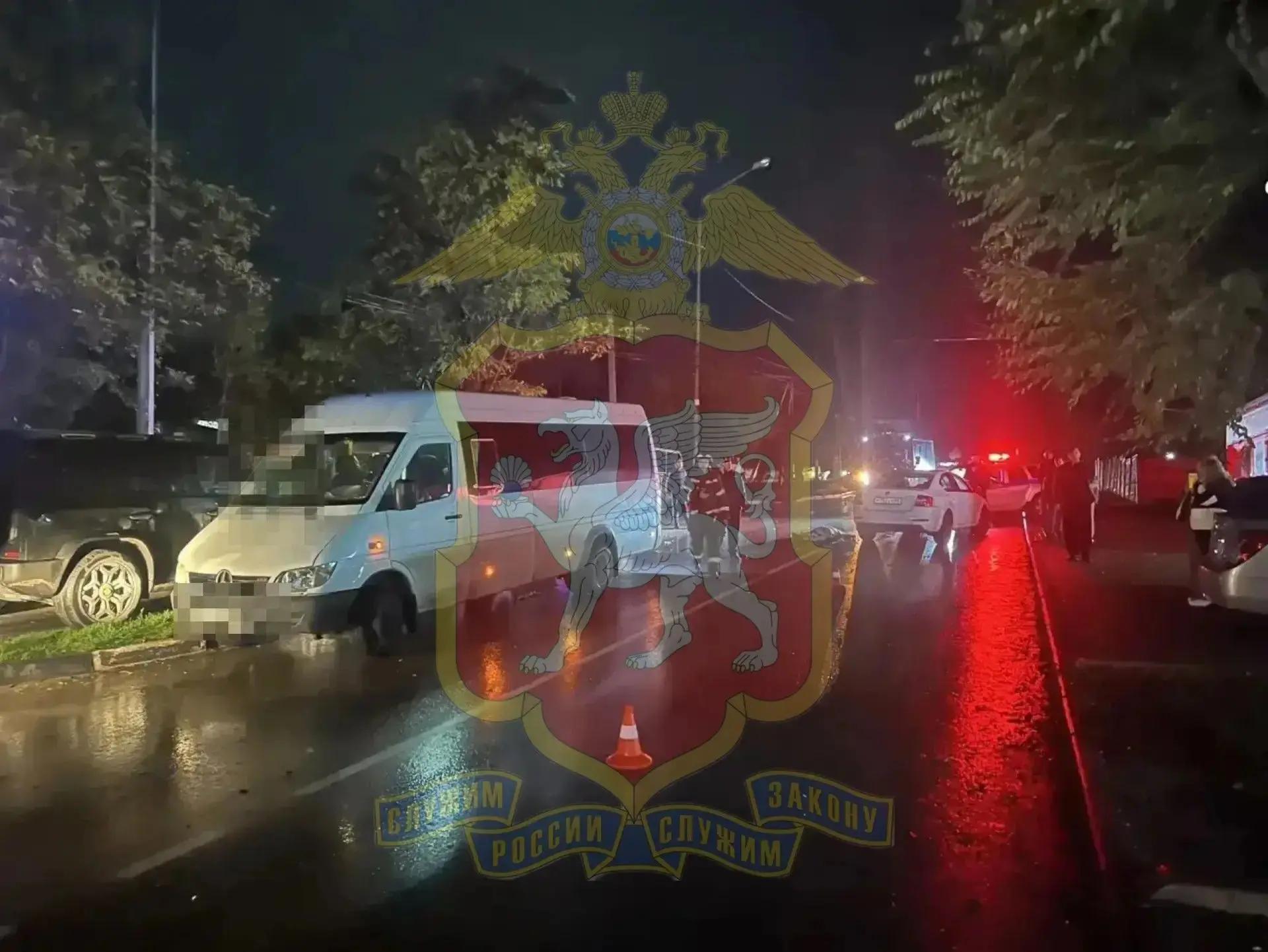 В Симферопольском районе под колёсами автобуса и легковушки погиб пенсионер