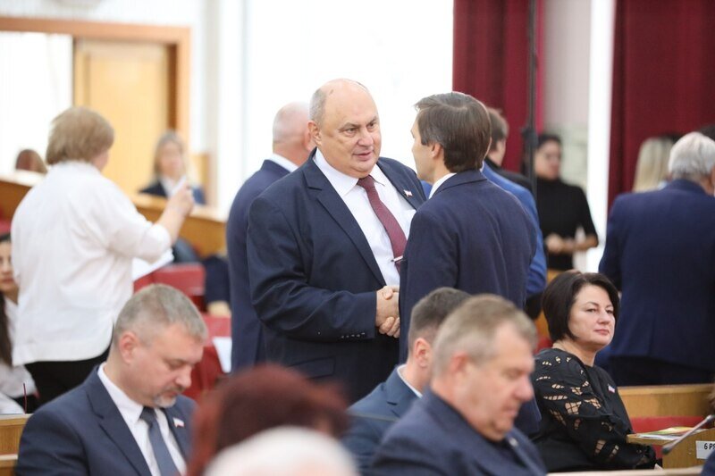 В Госсовете Крыма обсуждают проект бюджета республики