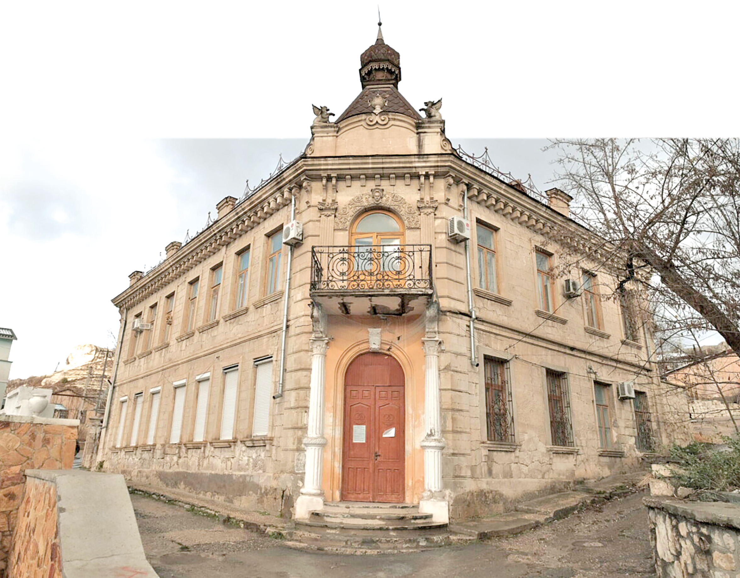 Дом с петухом, грустной царицей и судьбой купца: тайны бахчисарайского особняка Кокиномати
