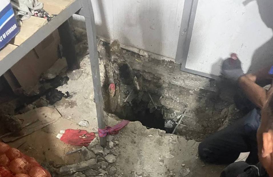 Двое рабочих в Красногвардейском районе задохнулись во время чистки выгребной ямы