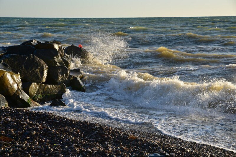 Второй танкер получил повреждение в Керченском проливе: на борту 14 человек