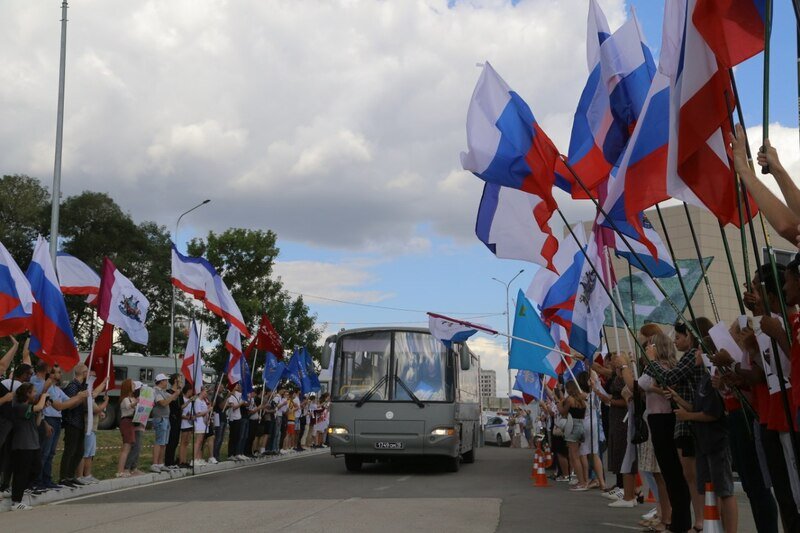 Спасибо, что вы есть: в Симферополе встретили крымчан, вернувшихся со спецоперации